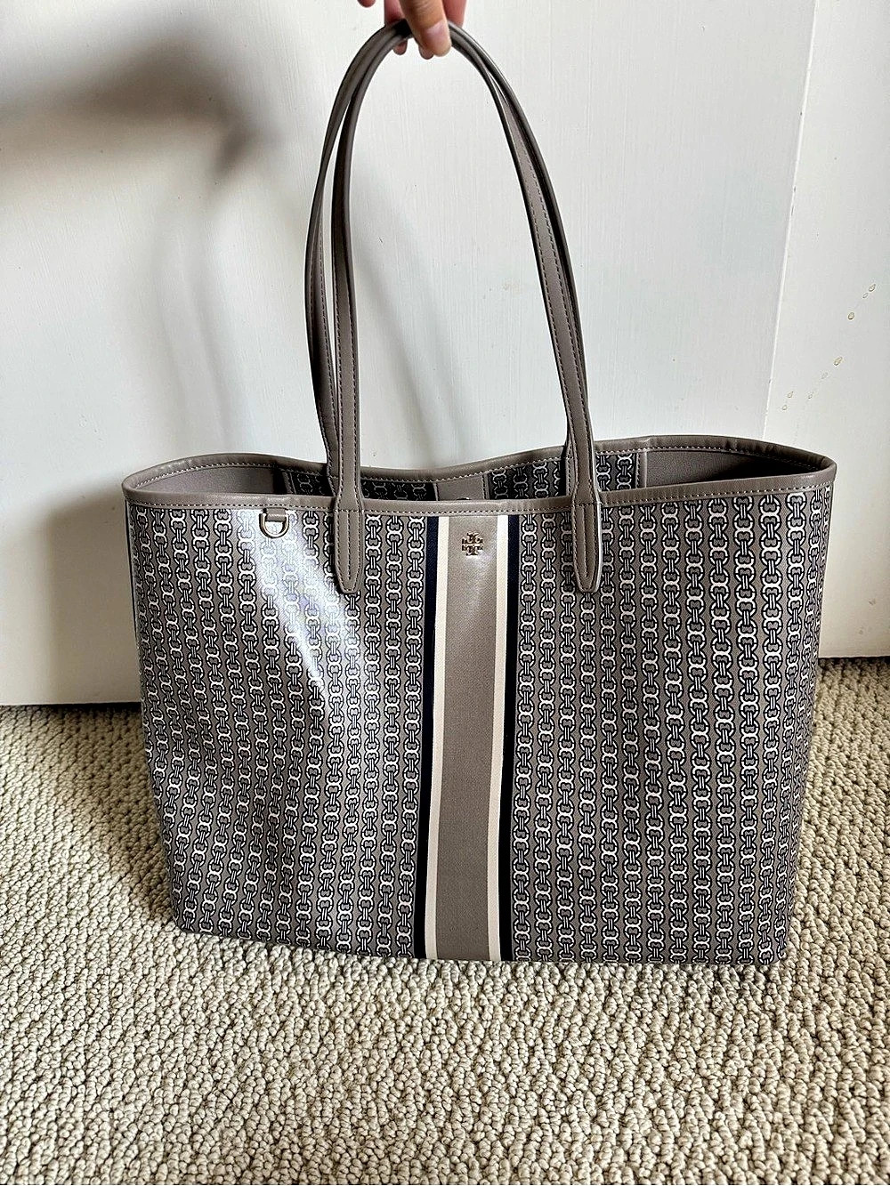 Tory Burch Gemini Link Canvas Tote Patterned Tote in Gray & White Like New